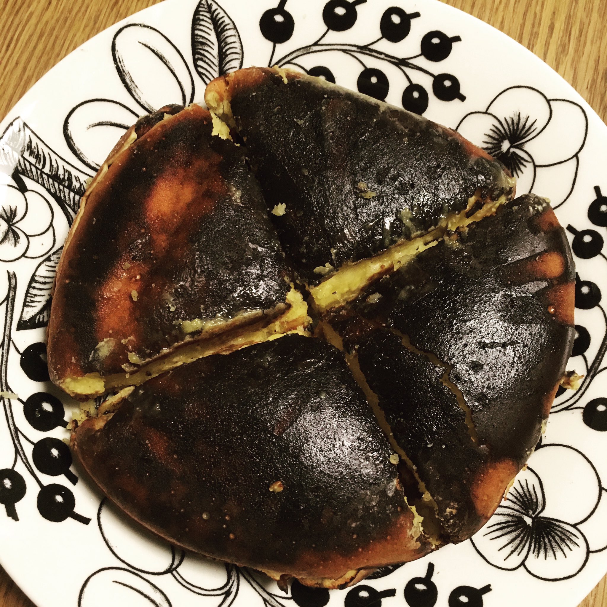 浜口 順子 いたって真面目にパンケーキを作ったら こんな感じになったことをご報告します ディキシーダイナーみたいな厚焼き パンケーキ作りたかっただけなんです 外ガリガリ 中 ねちょねちょ 岩みたいなお味がしました どうしてこうなった