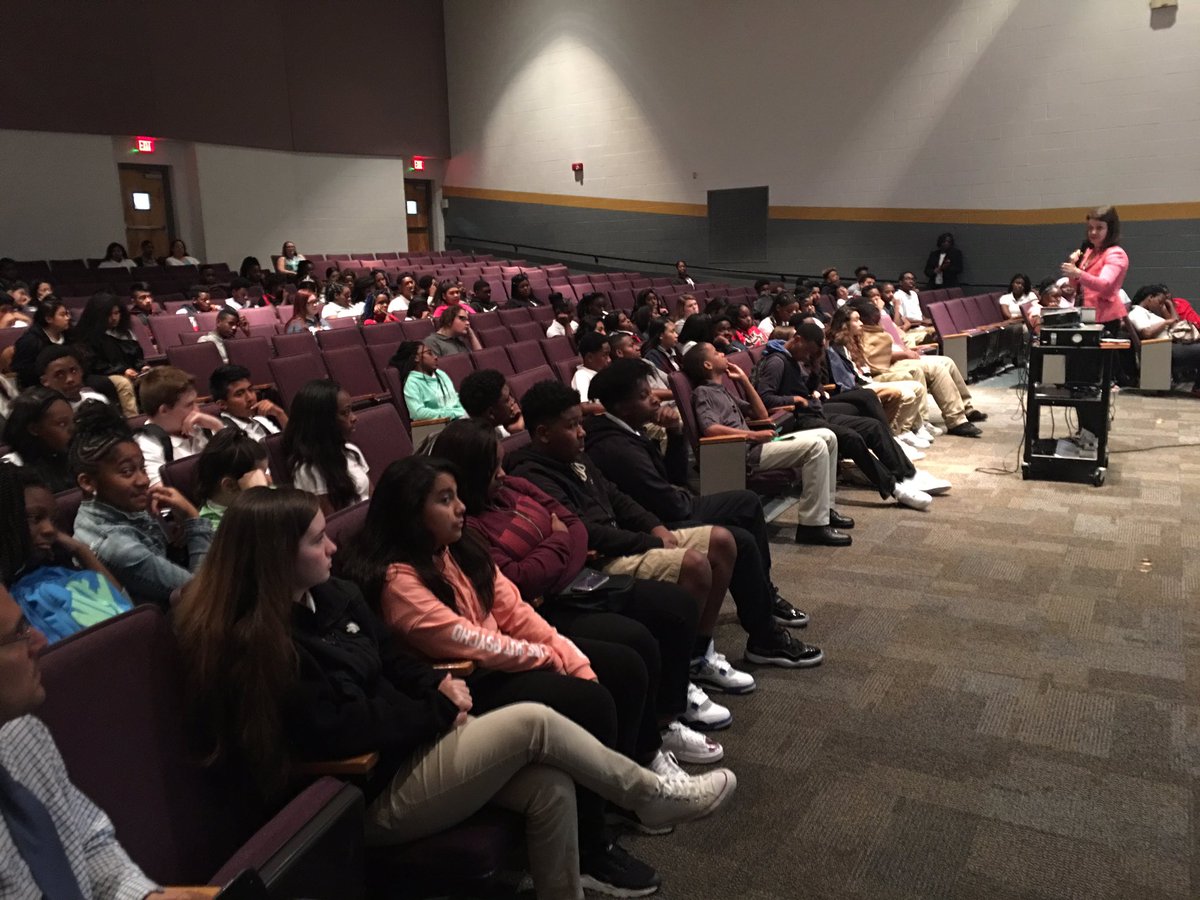 drolige's tweet photo. @PantherNation_1 Freshman class meetings Maplewood High School 2017-2018 school year. https://t.co/aXJWPiba5F