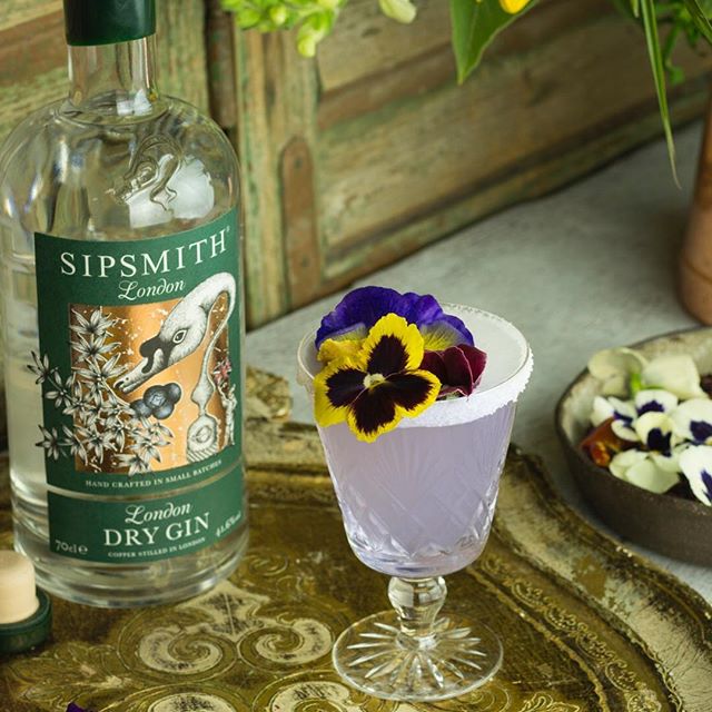 Ingredients of the Aviation:
-10ml Crème de Violette
-15ml lemon juice
-5ml sugar syrup
-Egg white
-Edible flowers

📷: <a href="/sipsmith/">Sipsmith Gin</a>