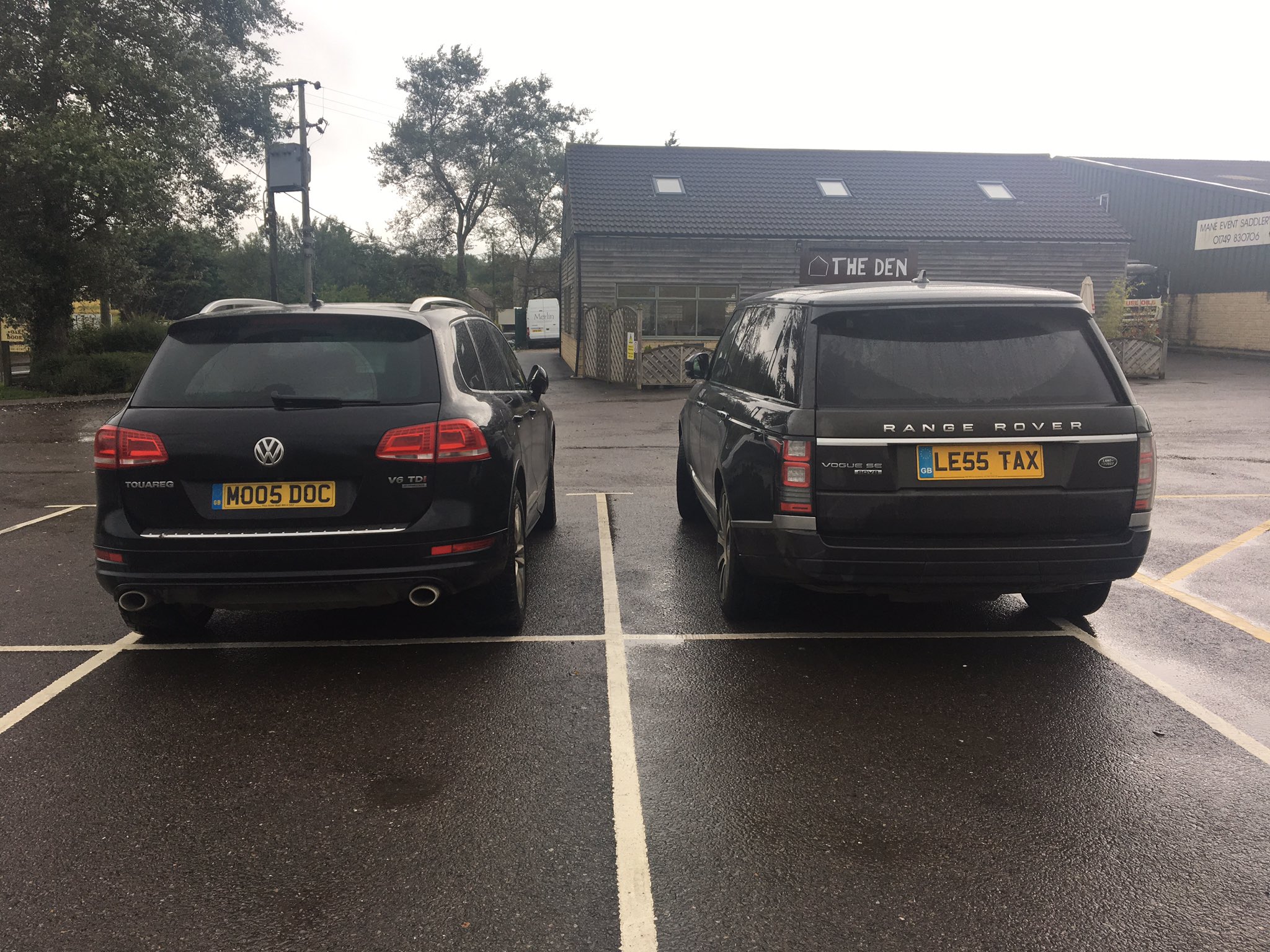 DGyy8t2XoAEdTn1.jpg:large