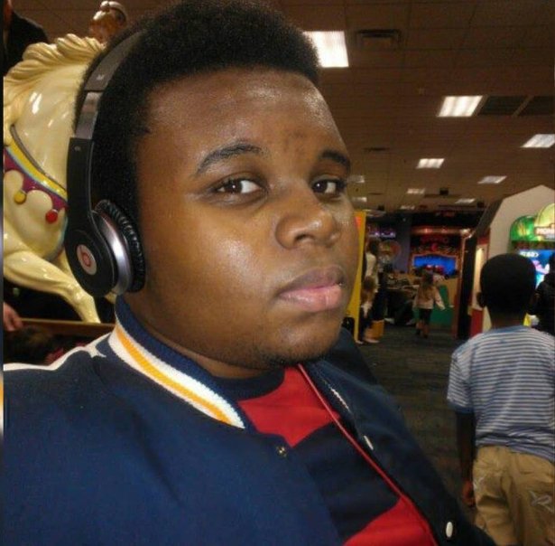 ProgressiveArmy's tweet image. 3 yrs ago #MikeBrown was killed by former Ferguson police officer Darren Wilson. Never forget victims of police brutality.
#BlackLivesMatter