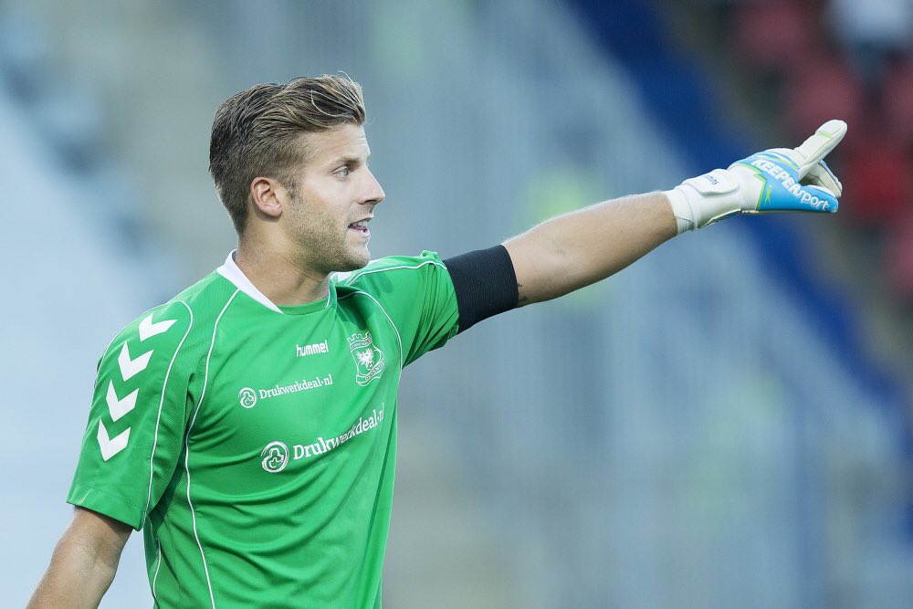📝 De handtekeningen zijn gezet! Erik Cummins (28) is de nieuwe doelman van SC #Cambuur en sluit vanaf morgen aan bij de eerste selectie! 👊