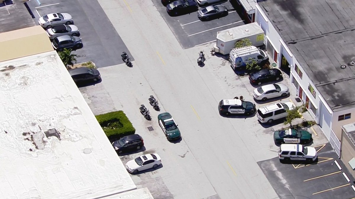 #BREAKING Child struck by vehicle in Pompano Beach, deputies say bit.ly/2uq1K9S https://t.co/whkVpA57ps