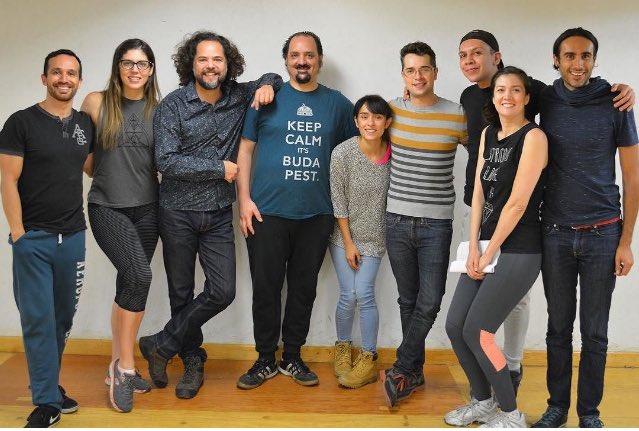 26 de agosto 1700 horas Sala Miguel Covarrubias: podrán ver 15 minutos de nuestro nuevo proyecto. Aquí todos emocionados con Enrico Chapela.