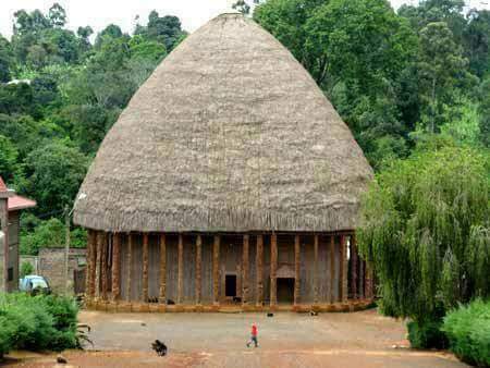 TotiFrank's tweet photo. La #Basilique Notre Dame de la Paix de #Yamoussoukro #avant2011. 😂 #MerciAdo
#ChezLesIvoiriens #Team225 https://t.co/qMPMkyshrL
