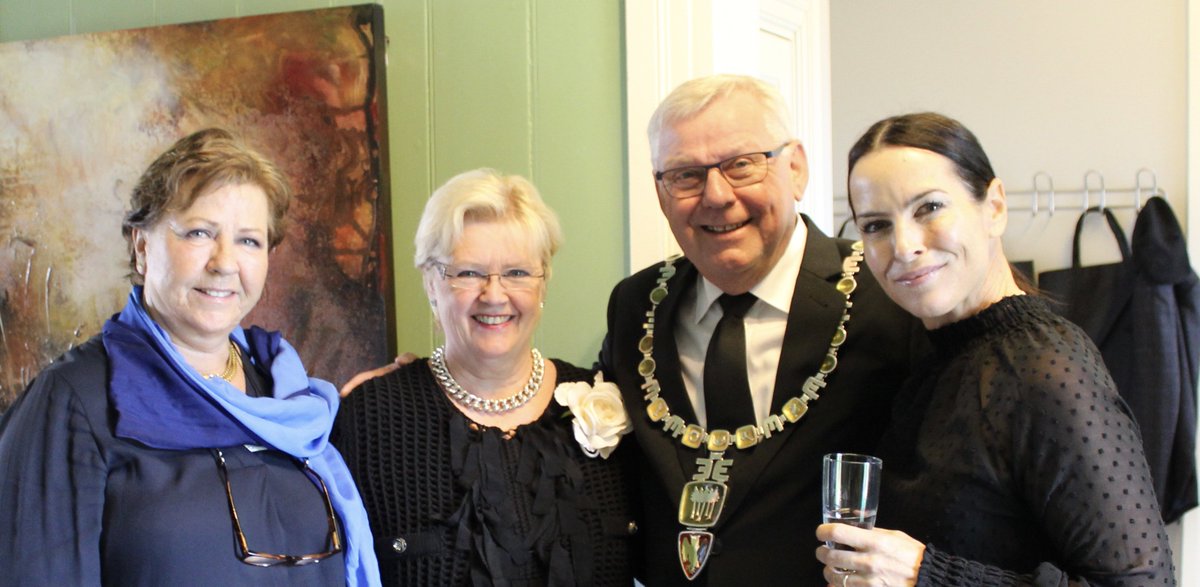 Festspillutstilling Elverum Kunstforening
åpning 5.august 2017 av ordfører Erik Hanstad
Trudy Wiegand og Kerstin <a href="/kerstinbirkheim/">Kerstin Birkheim</a>