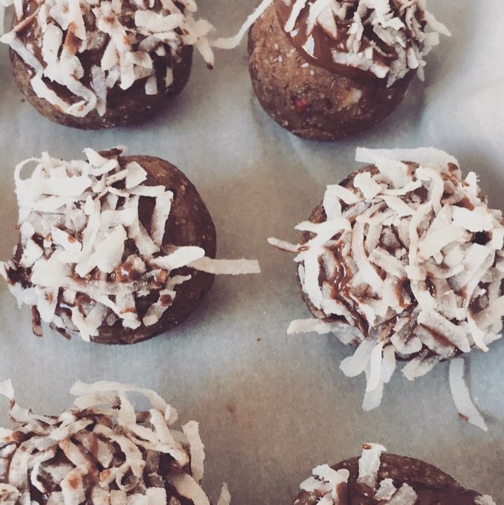 xandragramm's tweet photo. Protein bites made with freeze dried raspberries, blueberries, coconut flakes… https://t.co/uH1YbGE0G4 #NotRecipes https://t.co/mBIQxshBJo