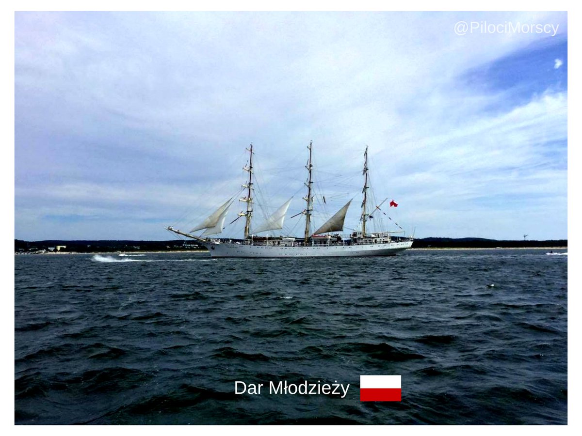 PilociMorscy's tweet photo. Pożegnanie #TallShips2017. Parada statków. #ttsr #tsr2017 #tolszipy ⛵️⛵️⛵️ https://t.co/v3aThUAvut