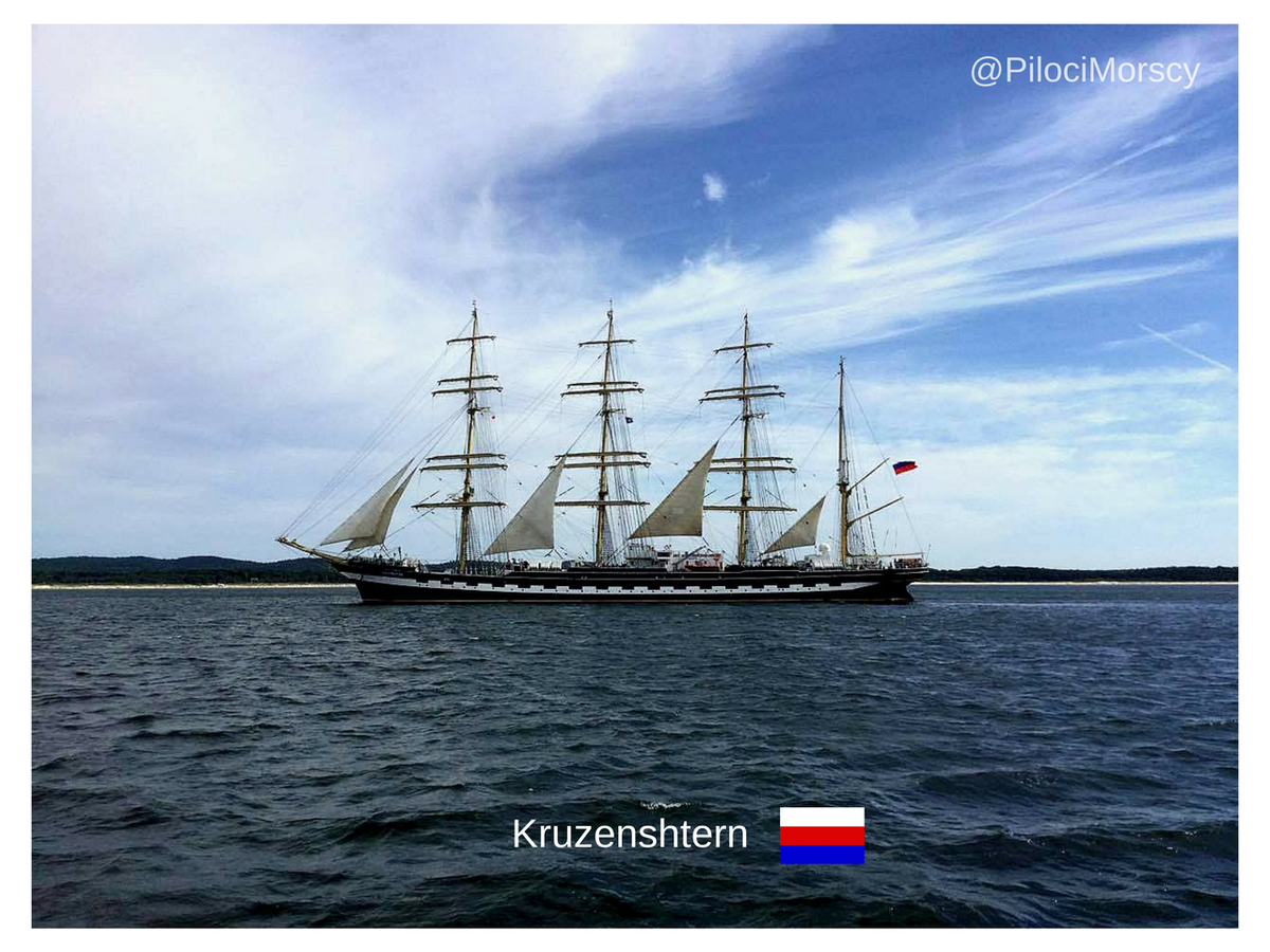 PilociMorscy's tweet photo. Pożegnanie #TallShips2017. Parada statków. #ttsr #tsr2017 #tolszipy ⛵️⛵️⛵️ https://t.co/v3aThUAvut