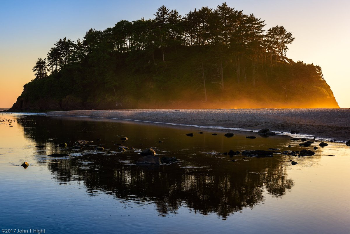 jthight's tweet image. Golden Hour Haze at #ProposalRock #Neskowin #Oregon  #sunsethttps://dashburst.com/jthight/80