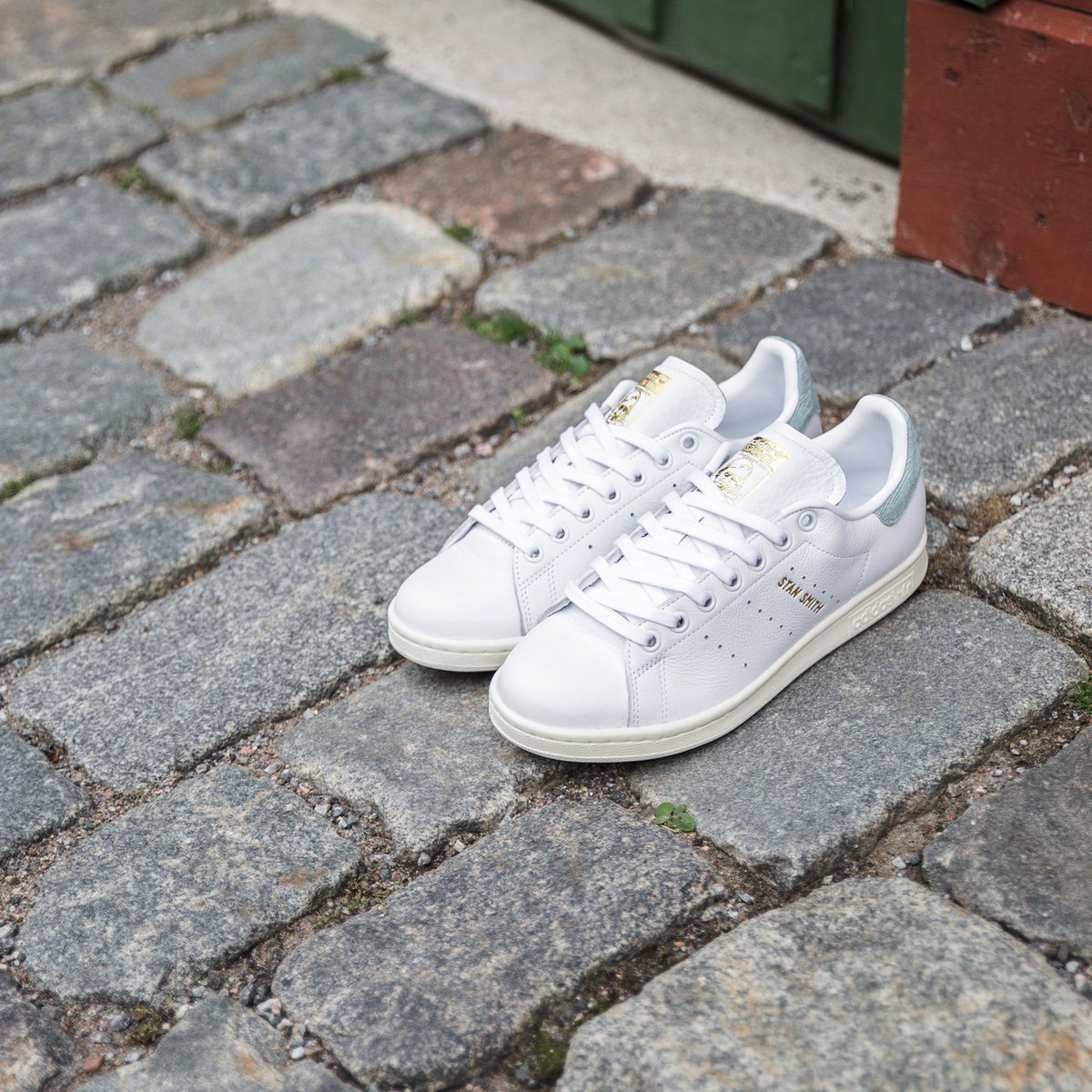 stan smith white tactile green