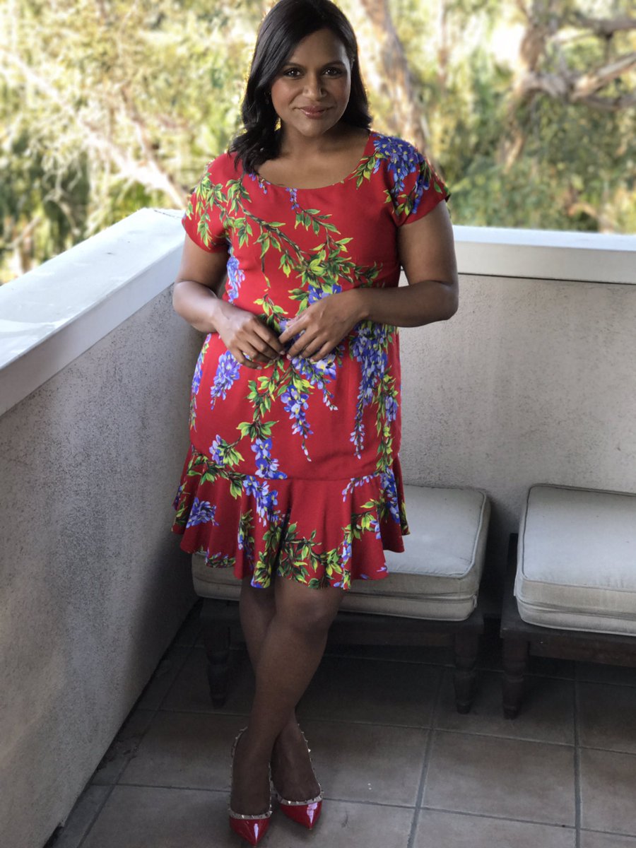 Marcmena's tweet photo. 🌺Flawless in floral @mindykaling 🌺
#MARCdIT ✔️#hair me #marcmena
#makeup @kmannmakeup 
#dress @dolcegabbana @xclusiveartists @WarrenTricomi https://t.co/CMqI8ioxD7