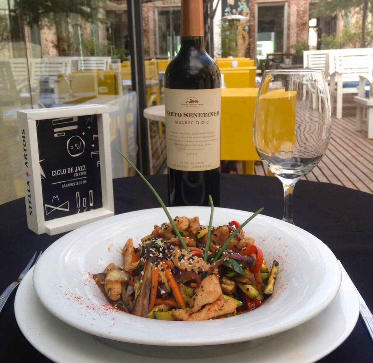 HOY 🍽#SissíTiendaBar
🎎 Chop Suey de pollo 
Con bebida 🍷 y postre 🍮😋 $160 !Los esperamos x la #gallery !! #srespacio #güemes #córdoba