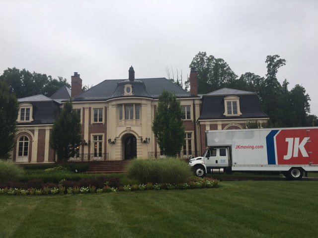 jkmoving's tweet photo. JK is #moving some furniture so designers can start preparing for the 10th Annual #DCDesignHouse, a #nonprofit benefiting @childrenshealth! https://t.co/r7Ird3Mm0F