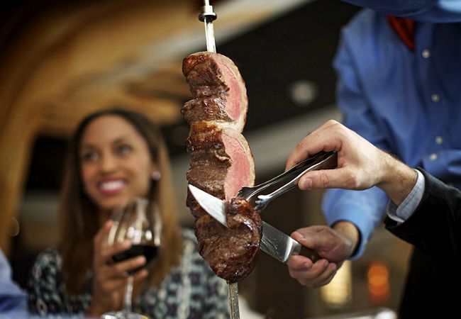 VisitOrlando's tweet image. FOOD LOVERS: #VisitOrlando's #MagicalDining Month begins 8/25 w/ over 110 restaurants! Menus &amp;amp; reservations are up! buff.ly/2eTpCQf