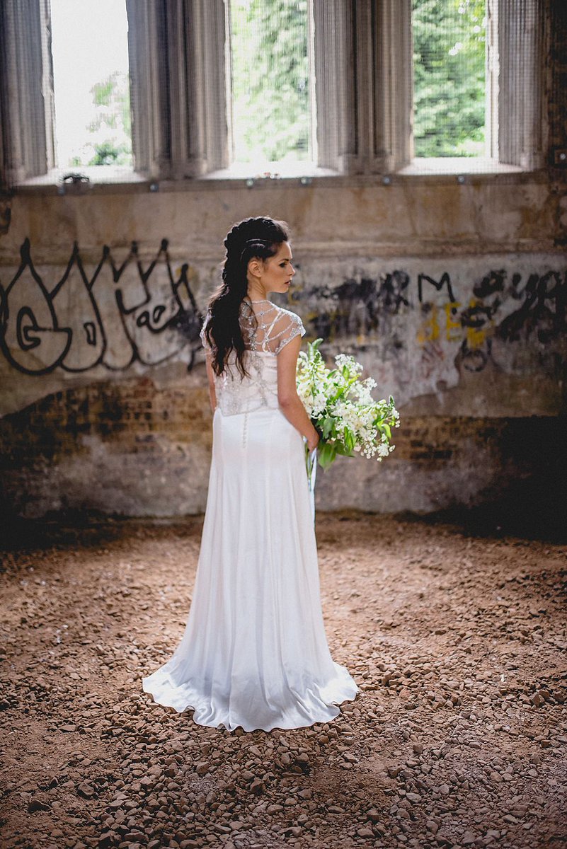 festivalbrides's tweet photo. Did you catch yesterday's post?! 😍 A breathtaking bridal shoot infused with dark Norse elements by @wedding_spark https://t.co/0xkI1cphy2 https://t.co/dwSbieOK1k