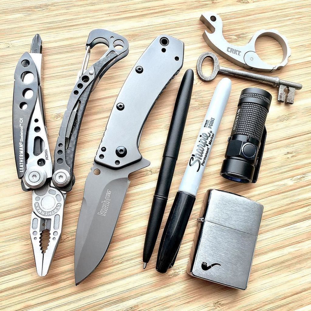 mifoto_se's tweet photo. Hump day dump. Who still loves the Cryo? 👋🏻😃 -- #edc #edcgear #everydaycarry #edcig #edcdump #edcshowcase #echodeltacharlienetwork #pocketd… https://t.co/VrdD5dxVsf