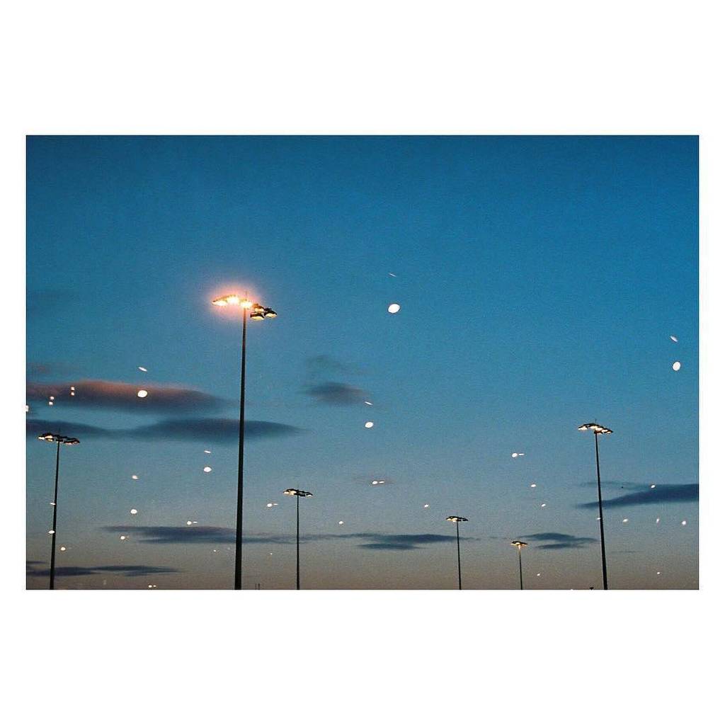 featureshoot's tweet image. "I drank wine and watched the sun set and the planes rearrange themselves for over 3 hours." - Nikki Lake (@ladyla… ift.tt/2vmDlDc