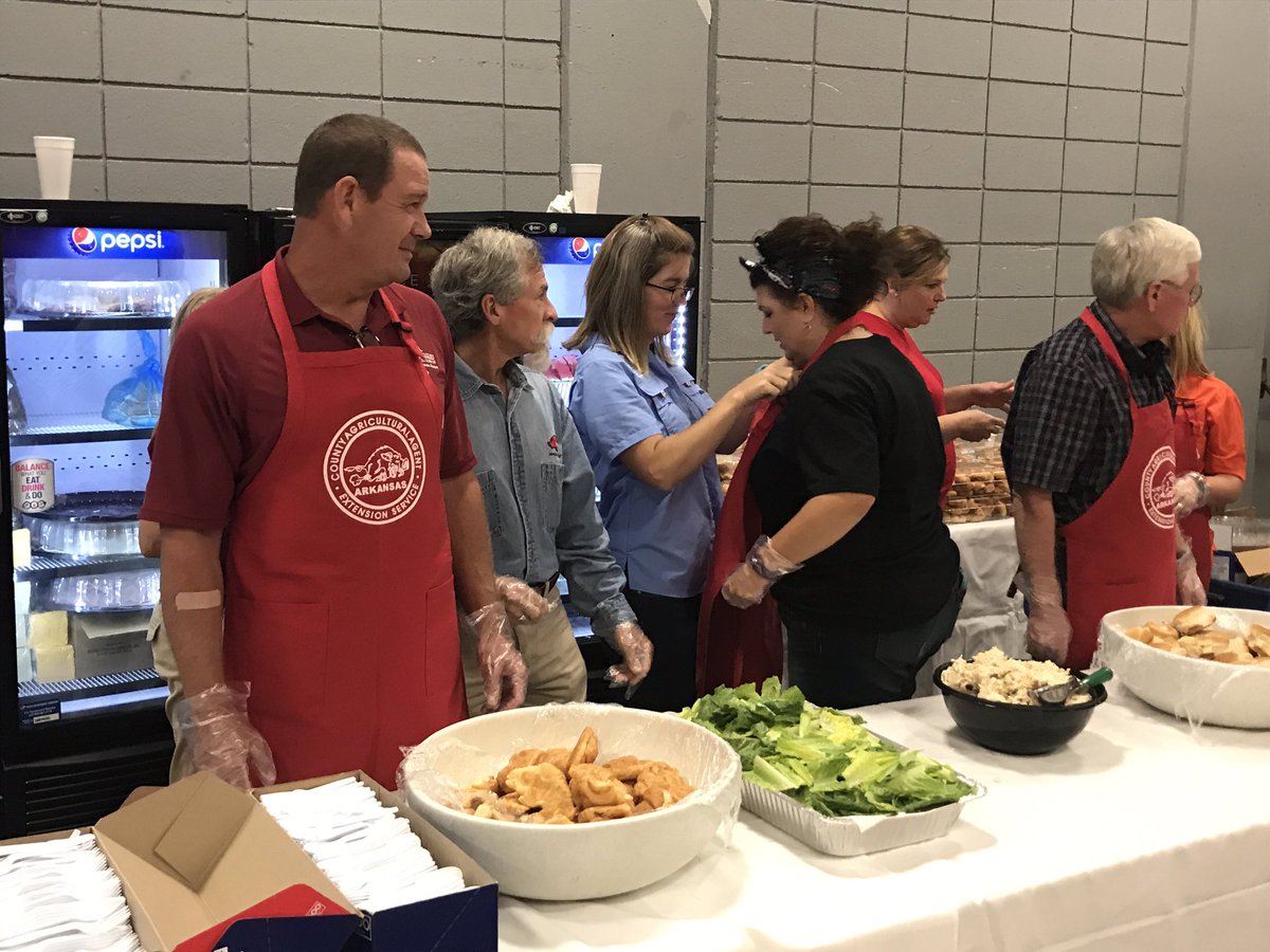 faulkneruada's tweet photo. @uaex_lonokeag &amp; @vanpelt_k dishing out lunch at the ACAAA Kountry Kitchen for the Assoc of Counties in LR @AgWriterArk @RcartwrightRick https://t.co/8gGmCIG81r