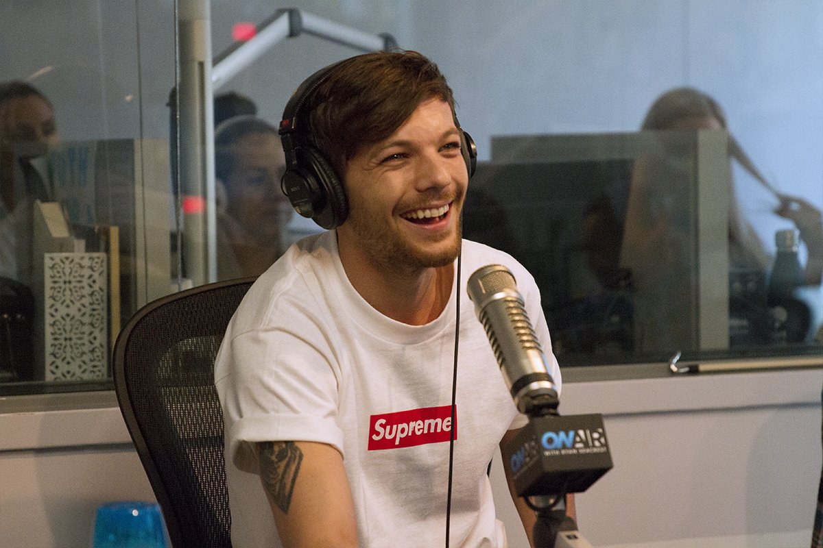 1027KIISFM's tweet photo. So how do we make @Louis_Tomlinson come by and have guy time with @RyanSeacrest more often?? #LouisOnSeacrest https://t.co/PkQboszyuU https://t.co/DVB9xdIt1d