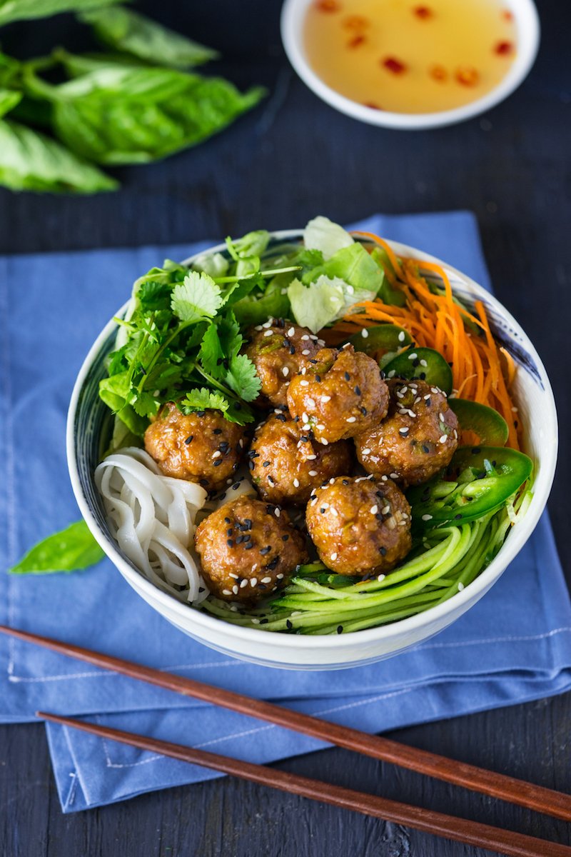 This 30-minute Asian Style Meatballs with Rice Noodles dish is absolutely delicious! #eathomemade ow.ly/B74t30ehNzq