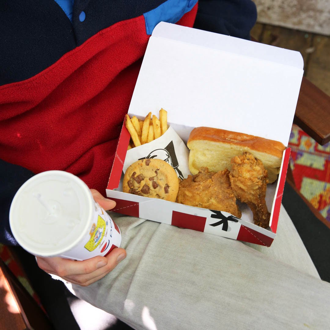 kfc_canada's tweet image. Little box, big value. #FillUpFor5