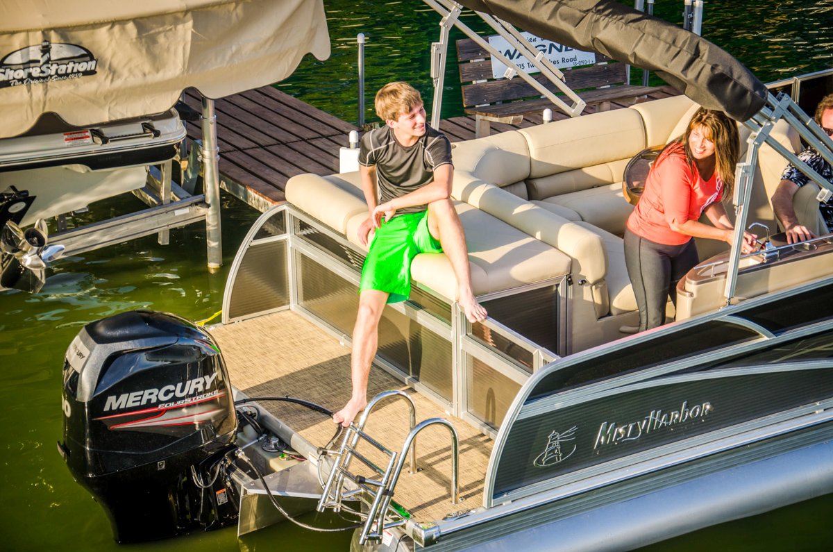 viaggiopontoon's tweet photo. Halfway through the week! Ready to do some #weekend cruising! #MistyLife #Pontoons #Boating #MistyHarbor https://t.co/UIaDtlVmah