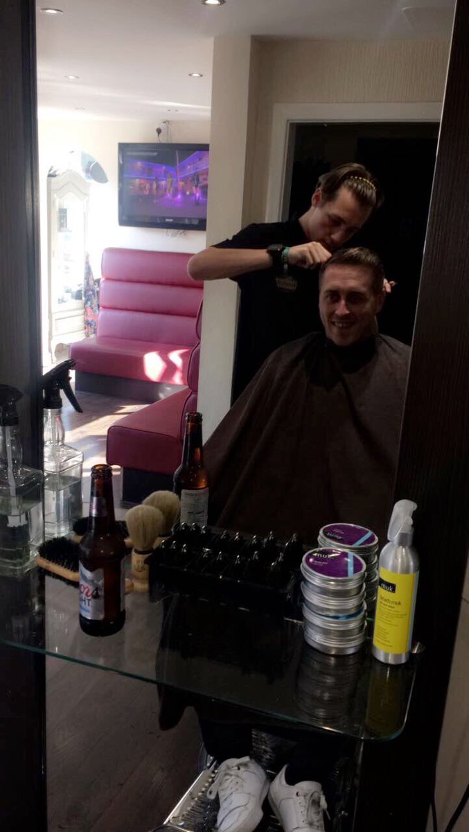mikeyfisher_'s tweet image. Fresh trim 💇🏼‍♂️💈👌🏻🍻 and a little bevvie @barbersmeols @barbersdalest @barbersvauxhall