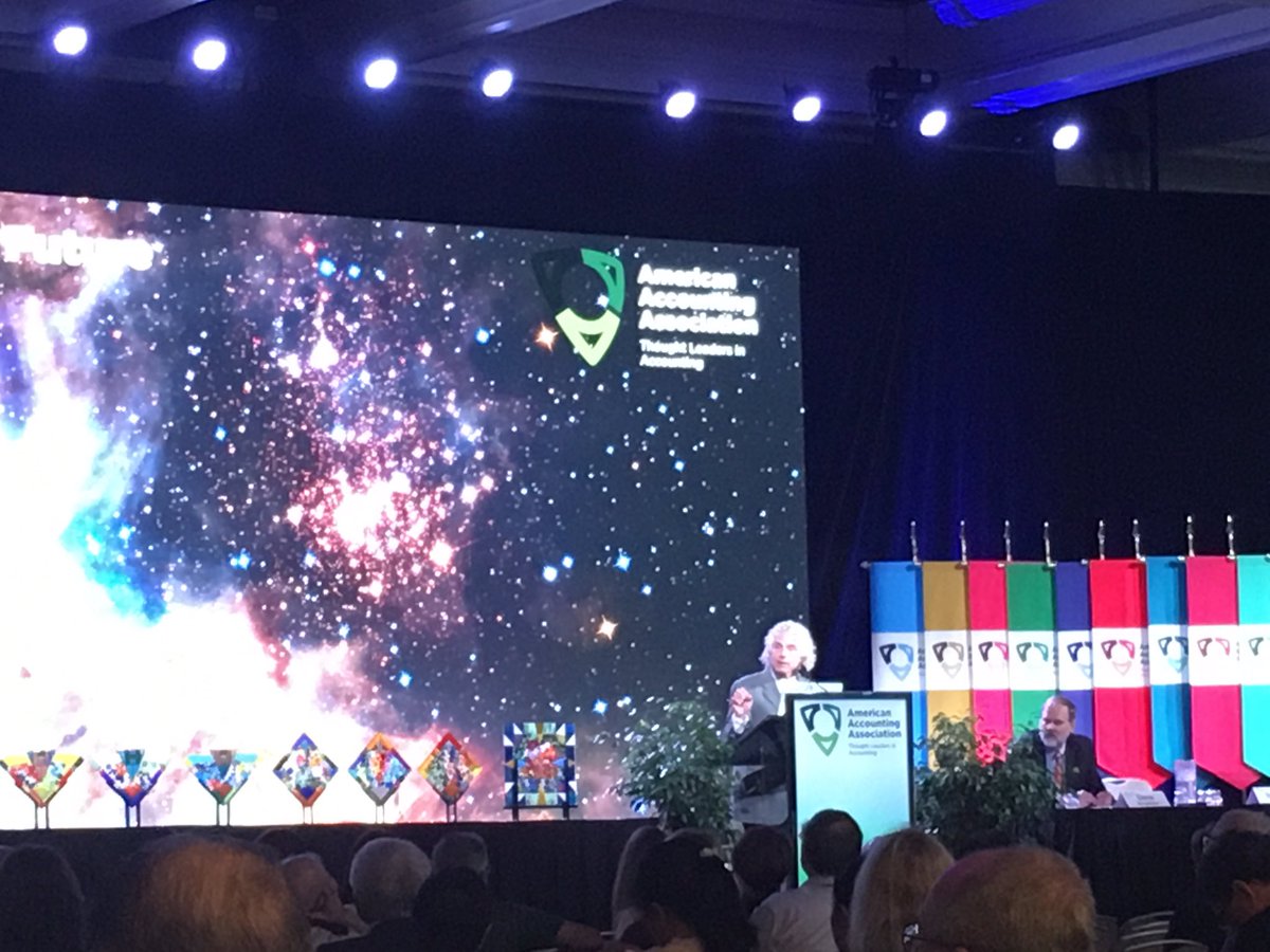 sarahkeyesTO's tweet photo. Inspiring keynote by @sapinker on why the world is not declining at @aaahq annual conference #AAA2017SD @CPAcanada https://t.co/95axZ16lJs