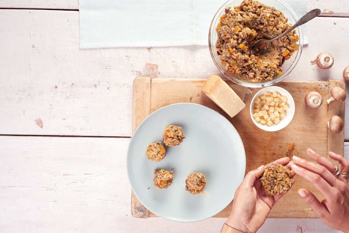 Off camping this weekend? Needs some campfire recipes? Check out our new blog post from the fab @lizzielovestwit - bit.ly/2vPBvOA