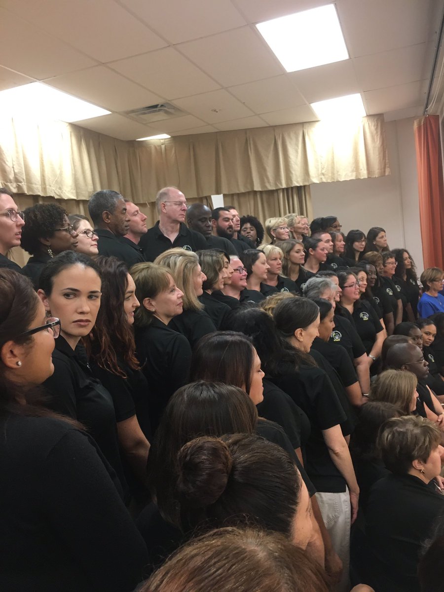 slefrane's tweet photo. @HCPSForestHills getting ready for the new school year. Whole staff picture. #firstdayofschoolready #schooltimes #hcpsteach https://t.co/2ZzSSGNkN7