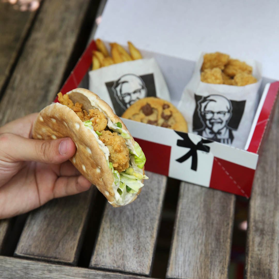 kfc_canada's tweet image. Feelin’ peckish? We’ve got you covered. #FillUpFor5