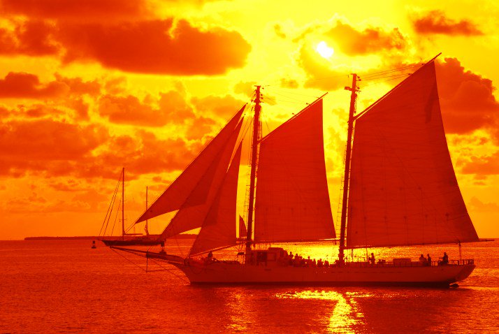⛵️ #SchoonerWesternUnion
#KeyWestFlorida
#schooner
#woodenboat
#sailing
#SailingIntoTheSunset
#StunningSunset
#StunningPhoto
#nauticalportal