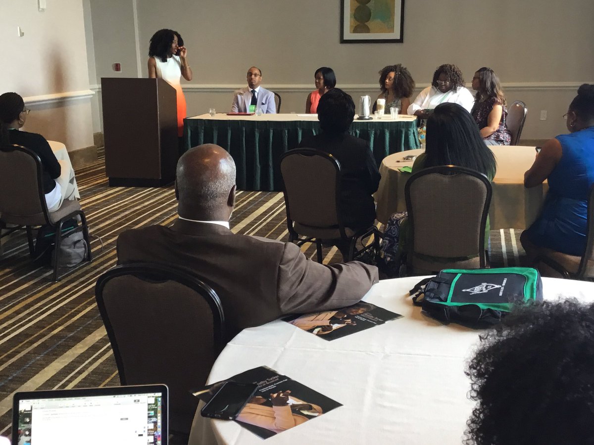 kenlemonWSOC9's tweet image. "It's never easy Because it's not easy doesn't mean it's not possible." @HarryBoomer19 at #chapterday #nabj17 @GCLEABJ @ZakiyaLarry