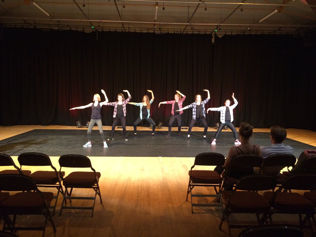 LiveBordersArts's tweet photo. Tech run! @room2manoeuvre residency #indianhighlandhiphopballetcontemporary #danceacademy #InvestInDevelopment @LiveBordersSD https://t.co/jmHoCeKOiU