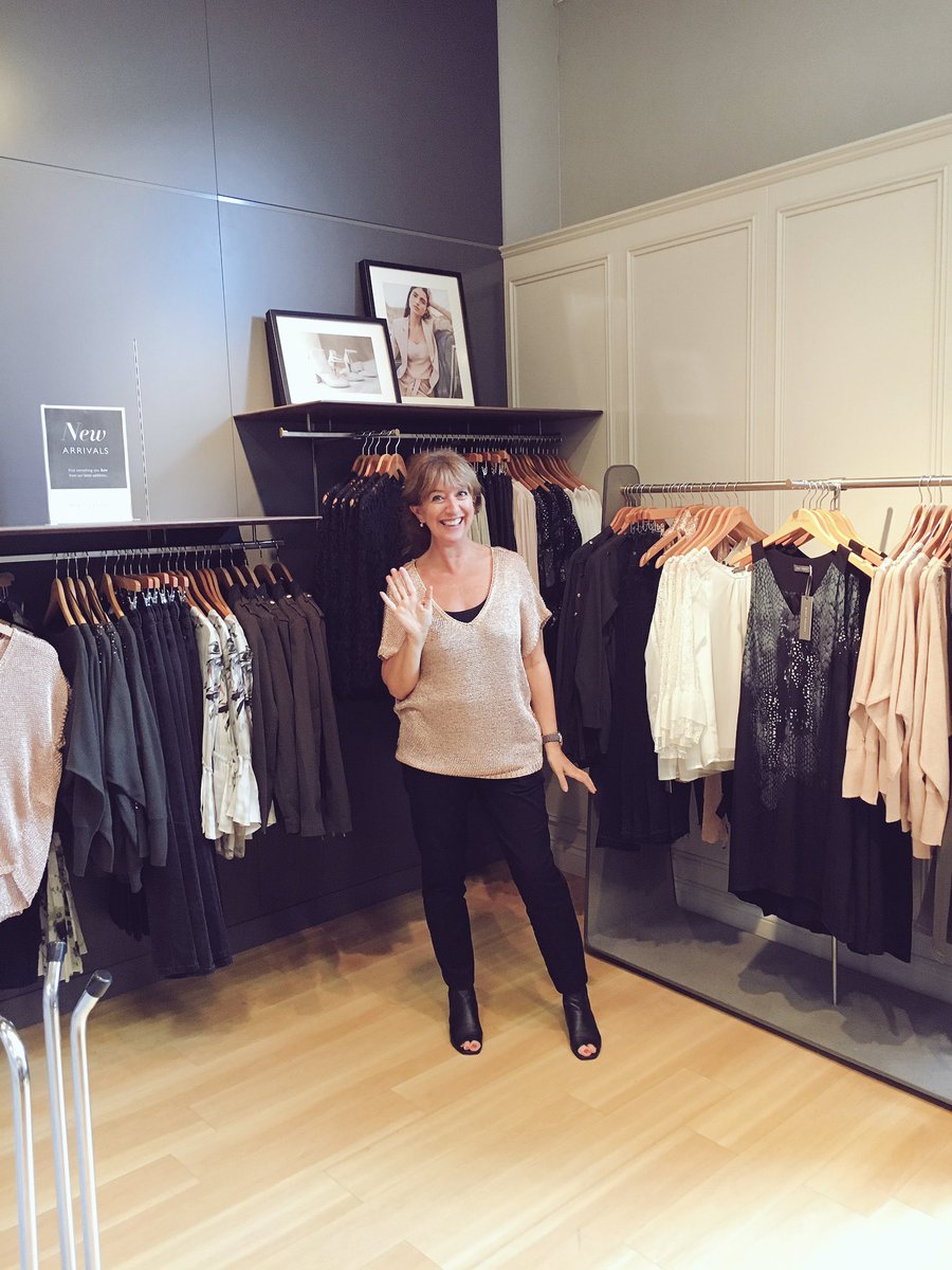sezguk's tweet photo. @HelenMintVelvet @sarahdixon297 I had a great day in Exeter with the lovely Zaina today! #area4hasstyle #area4visualworkshop https://t.co/Q936My6oEK