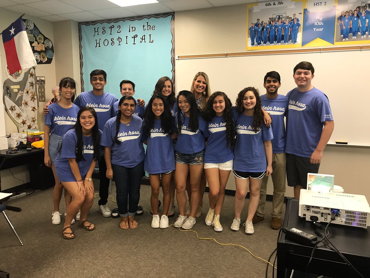 kleinhosa's tweet photo. all our officers had a blast learning tons and tons about leadership today!! #klein5 https://t.co/98Gf7mfWCx