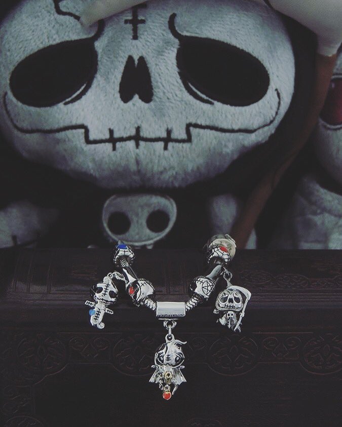 Frightlings's tweet image. #Frightlings dark fantasy jewellery &amp;amp; gifts #gothic #grim #jewellery 💀💙