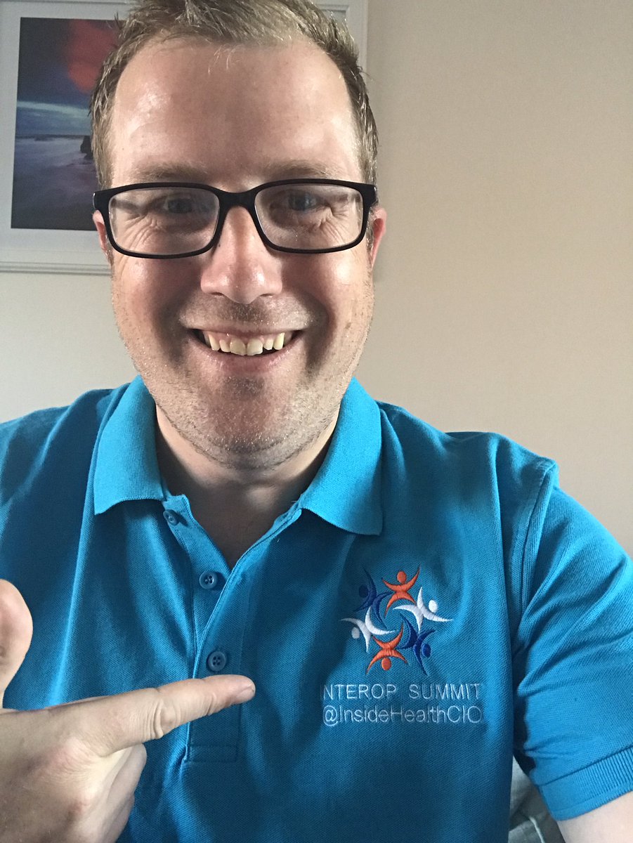 Obligatory t-shirt selfie. Thanks for sorting <a href="/DrAmirMehrkar/">Amir Mehrkar</a> 👍