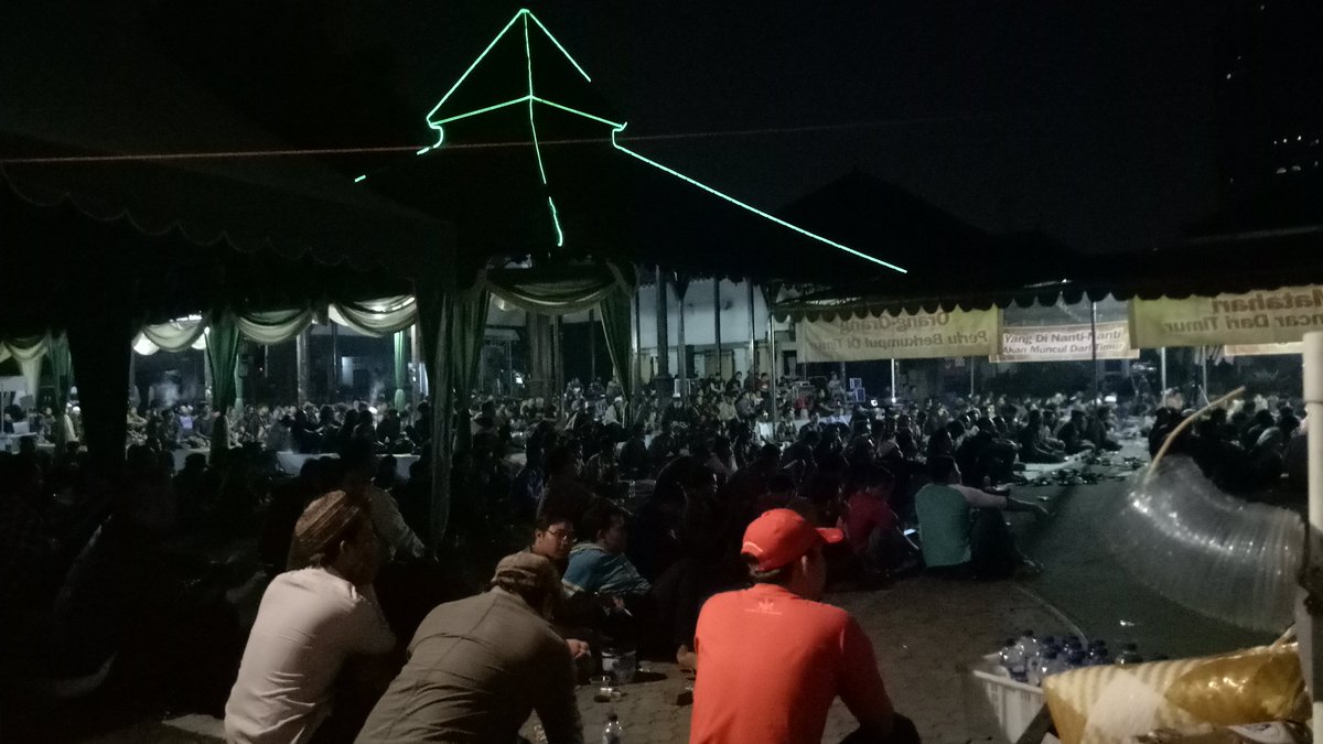 bonekmaiyah's tweet photo. 01.34 Suasana Cak Durasim dini hari.. #bbwagst https://t.co/tW29qqrK5g