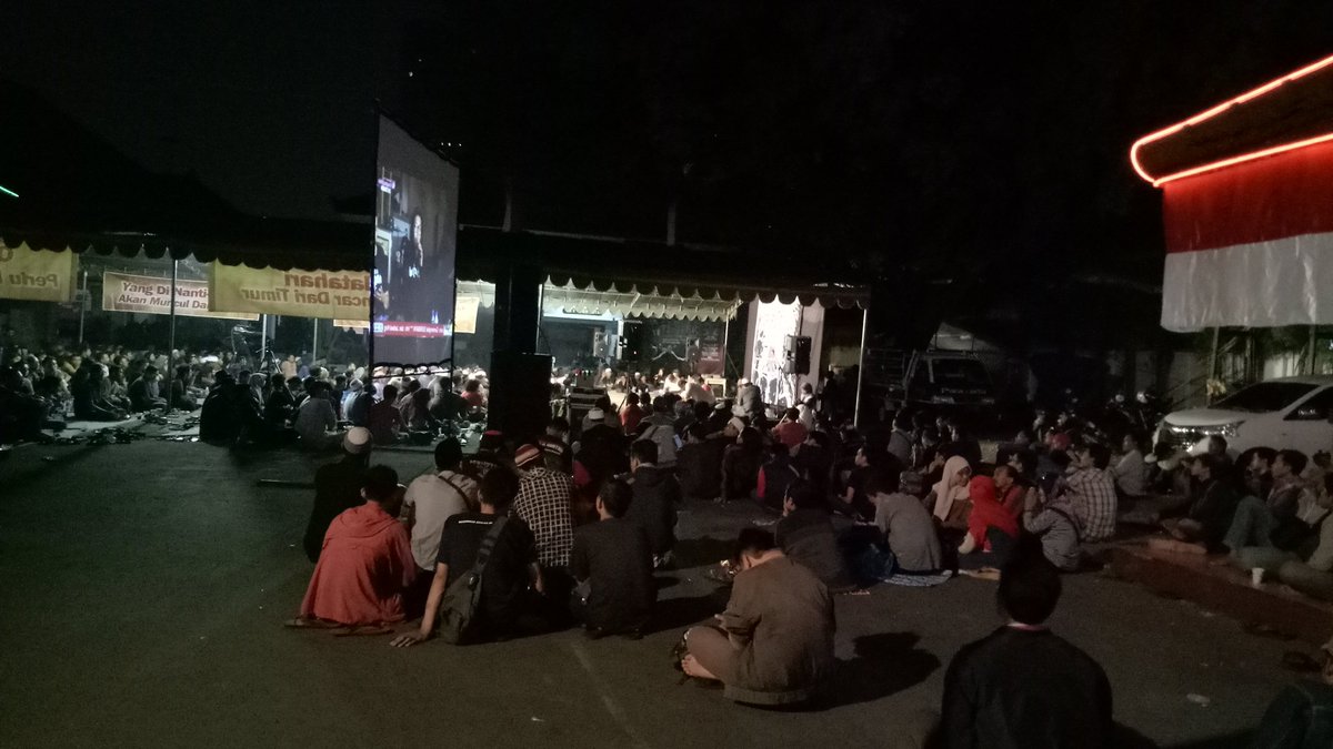 bonekmaiyah's tweet photo. 01.34 Suasana Cak Durasim dini hari.. #bbwagst https://t.co/tW29qqrK5g