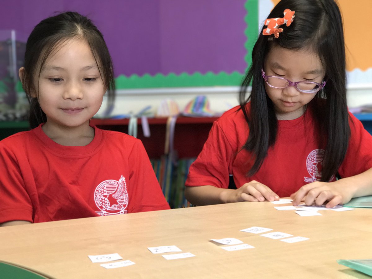 MrLee427's tweet image. It's word study time!! Blind sorting with partners #learningcollaboratively #wordstheirway #wordsmyway #redbrick125