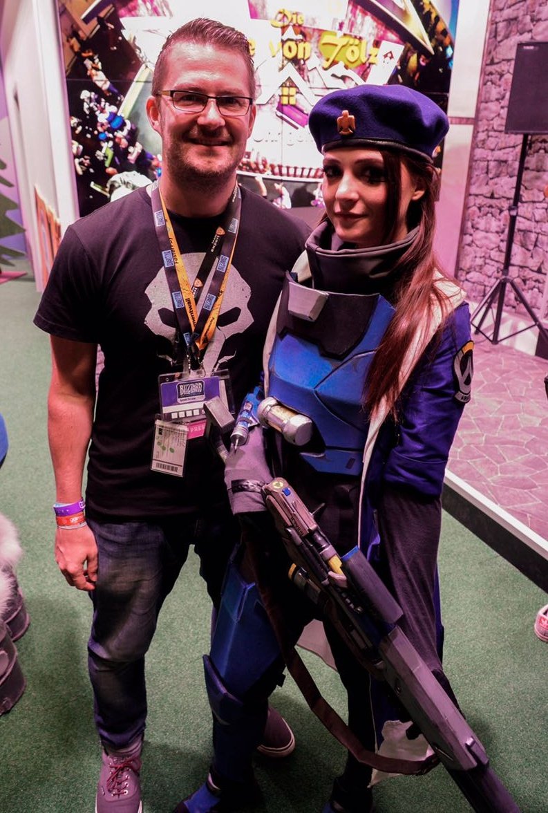 Hammer Ana Cosplay von @_RainbowF0X am Stand von <a href="/expertesport/">Marryli Serio</a> Check this out <a href="/OverwatchDE/">Overwatch</a> 😎 ✌️