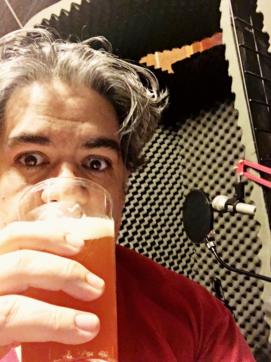 El Hombre de la Mano Fría lidia con el "writer's block" a su manera…