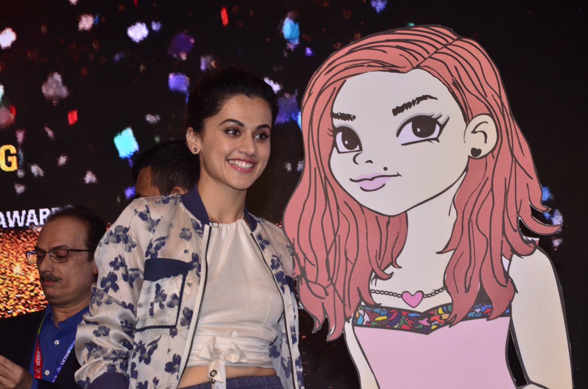 taapsee's tweet image. From the &apos;common man&apos; to &apos;common woman&apos; this is evolution! #RKLaxman #commonman #commonwoman #Blessed