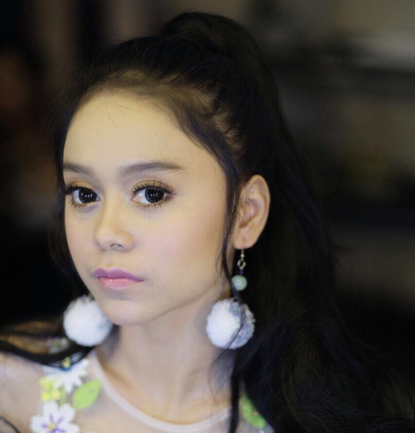 sambil nunggu penampilan <a href="/Lesti_Jenong_DA/">Lestykejora</a> kita mulai pake hastagnya
#LestyKejoraDiHUTSCTVke27