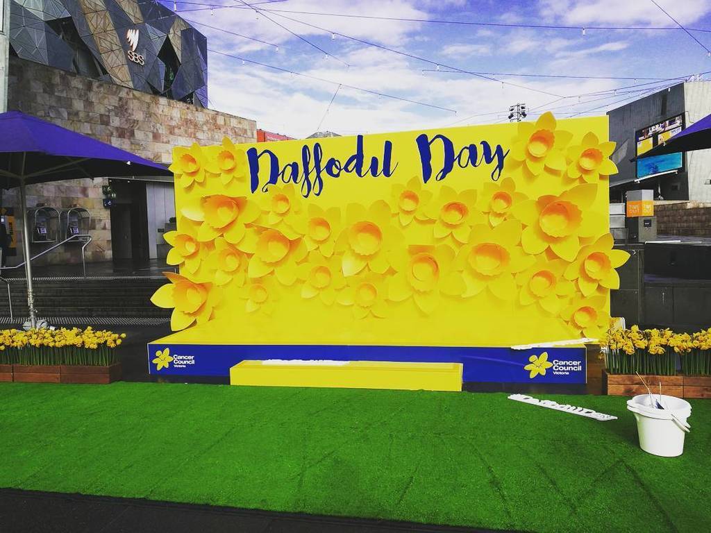 40shadesofmelb's tweet photo. Hope you give 2 @cancercouncil @cancercounciloz @daffodildayaustralia #melbourne #fedsquare #daffodilday #daffodi… https://t.co/wGb5Gb8QX9 https://t.co/lffWDzmfql