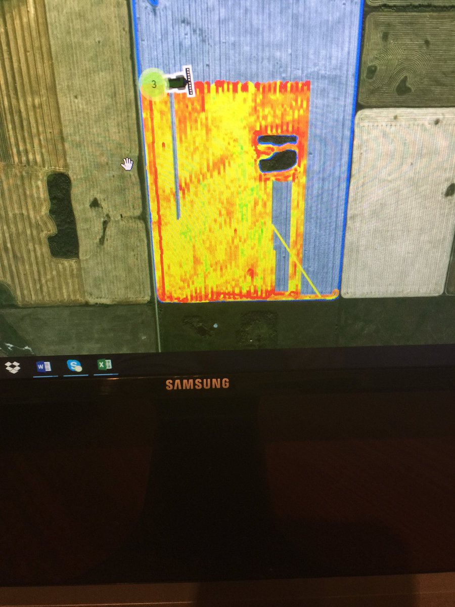 ChrestenNielsen's tweet photo. Like the new feature to pull live maps and already correlate them @farmers_edge also comparing productivity and fuel use against each other. https://t.co/jnXnU08PLM