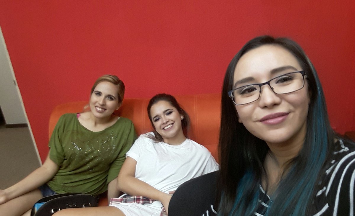 ellastresmx's tweet photo. Asi terminamos hoy @ellastres_ ! Via @RadioBatido  #justgirls #havefun #smile https://t.co/xAdrKdJAT5