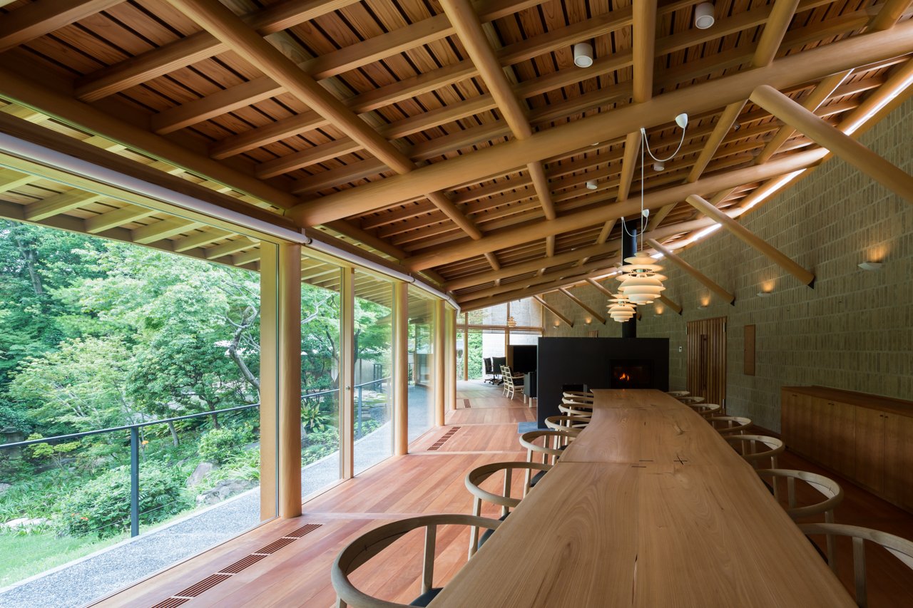 新建築社 新建築住宅特集9月号 1冊丸ごと別荘特集 通底するテーマは バナキュラーとリトリート 風土に根ざした人と自然を結ぶ建築を 海 山 湖 森 都市の中の2拠点居住まで さまざまな